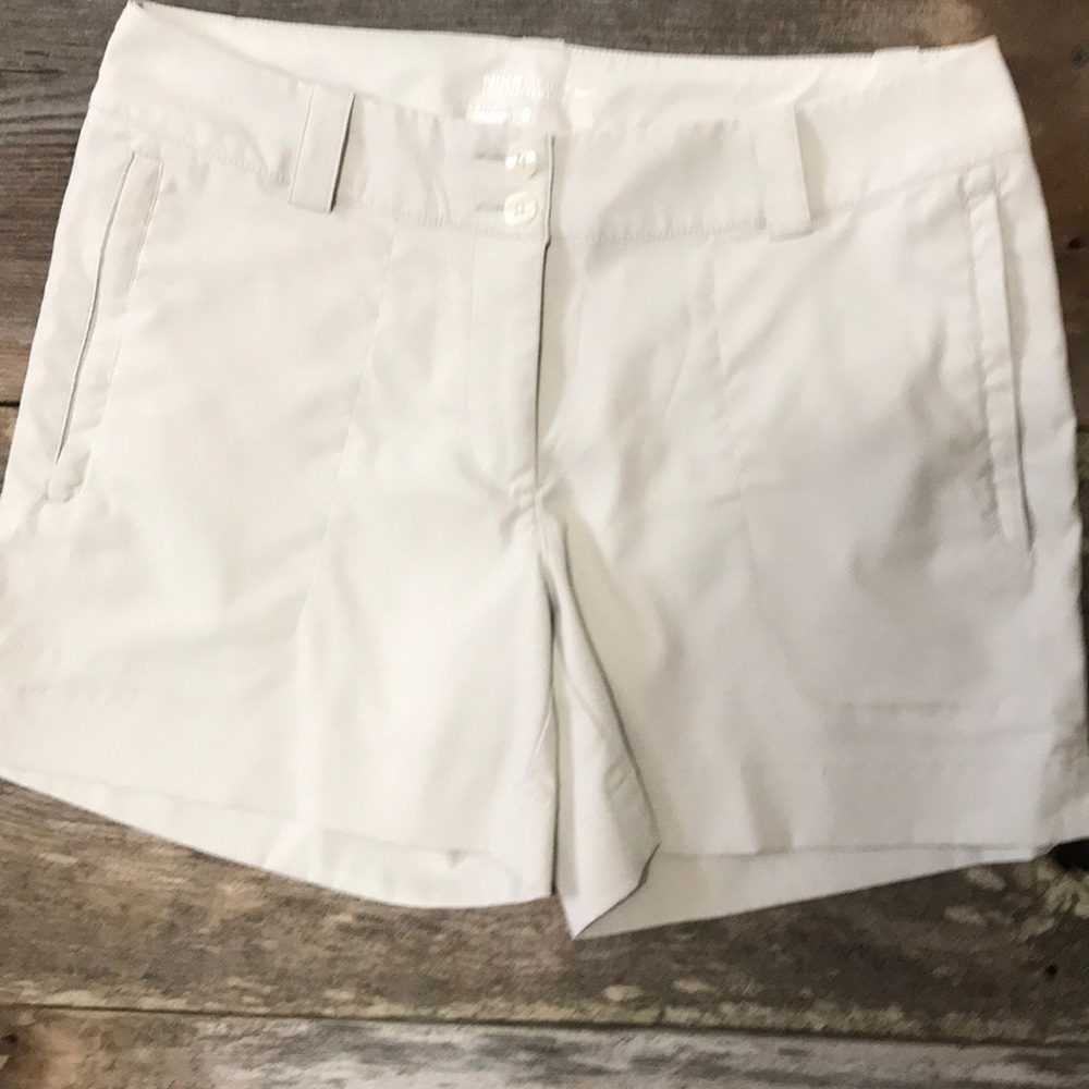 Nike golf tour performance cream shorts size 6.